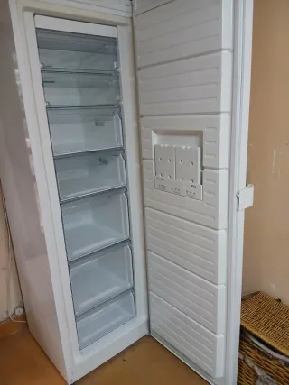 Congelador vertical Balay