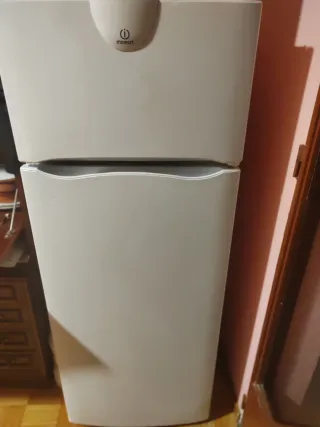Nevera combi Indesit