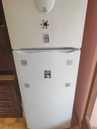 Nevera combi Indesit