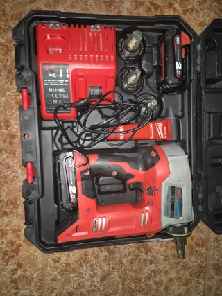 Máquina Wirsbo Milwaukee uponor