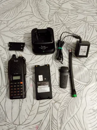Walkie ICOM IC-V82 Transceiver VHF   7w de salida.