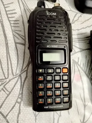 Walkie ICOM IC-V82 Transceiver VHF   7w de salida.