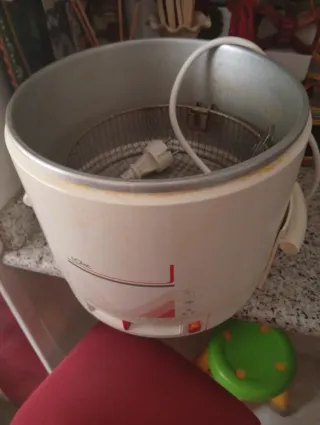 Freidora Eléctrica Blanca