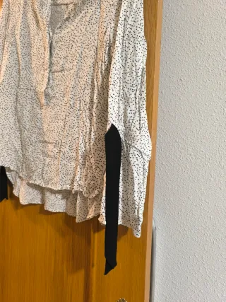 Blusa Zara lunares negros