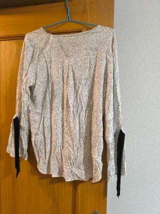 Blusa Zara lunares negros