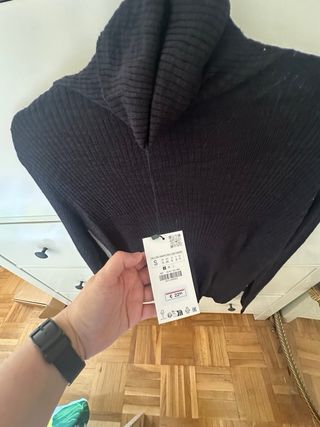 Jersey cuello alto Zara negro