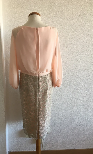 Vestido midi rosa y dorado con encaje