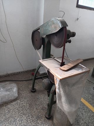 Lijadora de metal con varias lijas