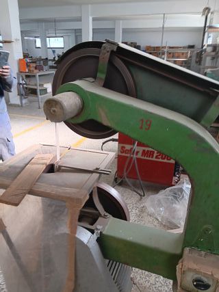 Lijadora de metal con varias lijas