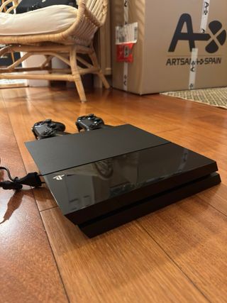 PS4 500GB Negra + 2 Mandos + 5 Juegos