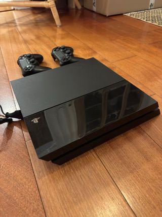 PS4 500GB Negra + 2 Mandos + 5 Juegos