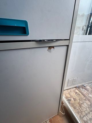 Cama abatible con armarios y estantería