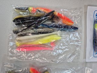 Lote +30 señuelos silicona de pesca. A estrenar