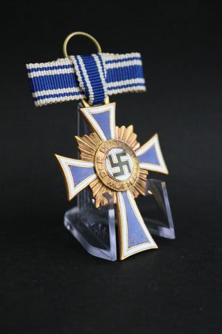 Medalla Cruz de Honor de la Madre Alemana (oro).