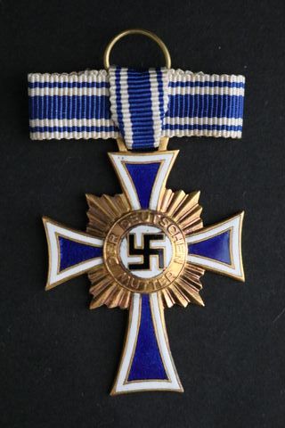 Medalla Cruz de Honor de la Madre Alemana (oro).