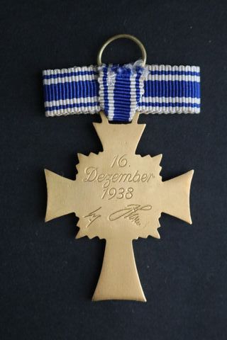 Medalla Cruz de Honor de la Madre Alemana (oro).