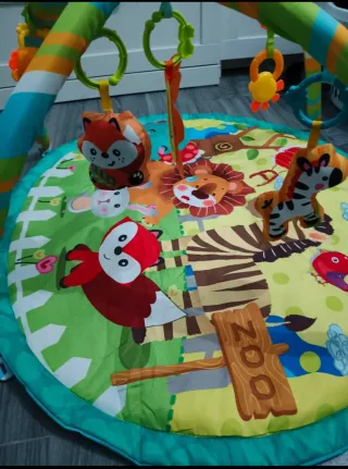 Gimnasio infantil con juegos