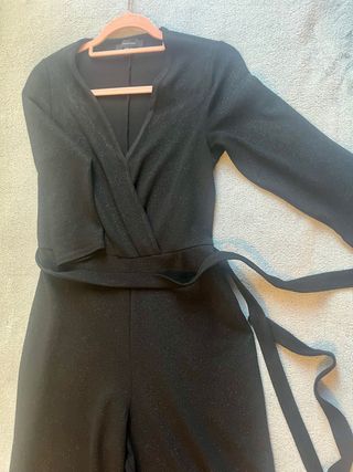 Mono Negro con toques brillantes elegante