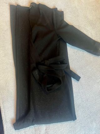 Mono Negro con toques brillantes elegante