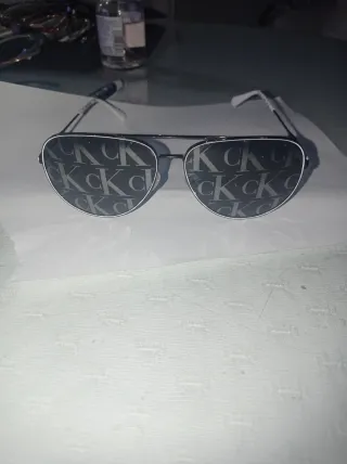 Vitrina Vintage Luis XV con Cristalería