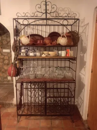 Vitrina Vintage Luis XV con Cristalería