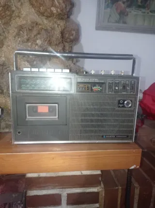 Vitrina Vintage Luis XV con Cristalería