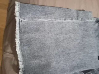 Pantalón vaquero Stradivarius gris T.36 Campana