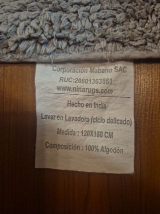 Alfombra gris con estrellas y lunass blancas,rosas