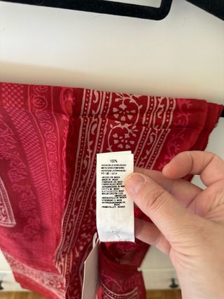 Pañuelo seda Zara rojo estampado