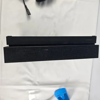 Xbox One X Project Scorpio + Controller