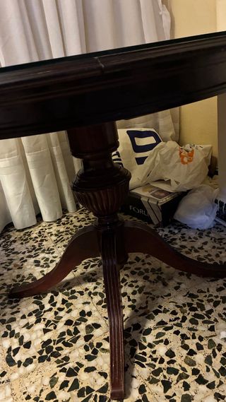 Mesa de comedor de madera y cristal