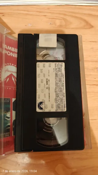 2 Películas VHS: Regreso al Paraíso y Santo