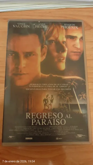 2 Películas VHS: Regreso al Paraíso y Santo