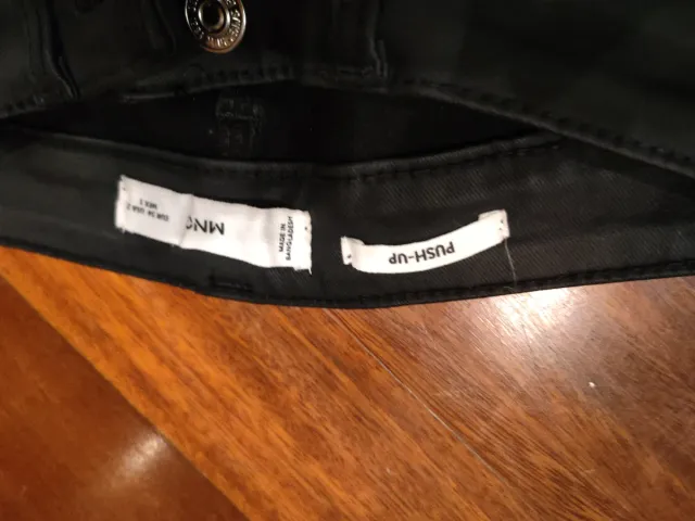 Pantalón pitillo negro