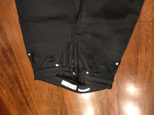 Pantalón pitillo negro