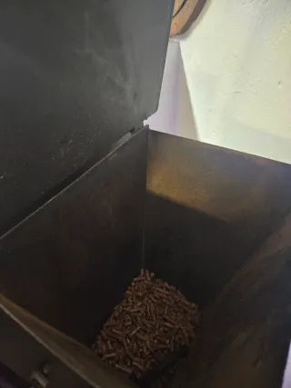 Estufa de pellet con horno y termómetro