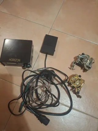 Máquina de tatuar y fuente de alimentación