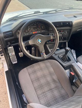 BMW E30 318is