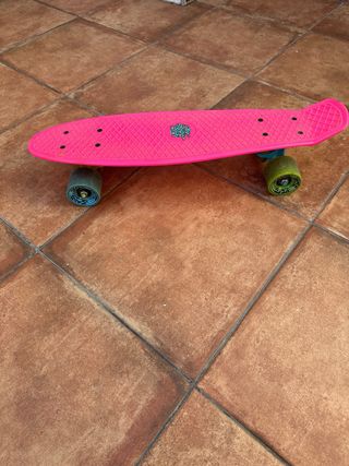 Monopatín rosa casi nuevo