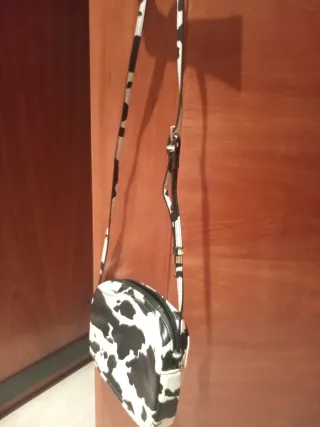 Bolso bandolera Pull&Bear estampado vaca