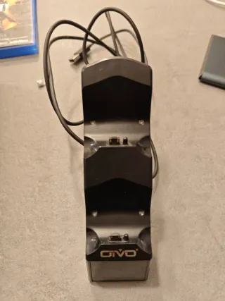 Consola PS4 Slim Negra + 6 Juegos + base de carga