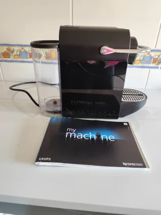 Cafetera Nespresso Negra