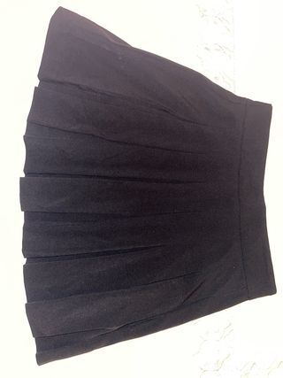 Falda corta con volantes