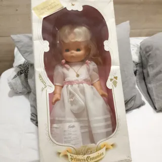 Muñeca primera  comunión Famosa