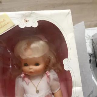 Muñeca primera  comunión Famosa