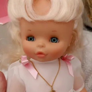 Muñeca primera  comunión Famosa
