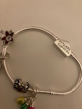 Pulsera estilo Pandora Stranger Things