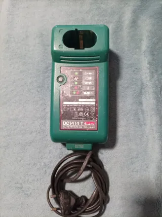 Cargador Makita DC1414 T con 2 baterías
