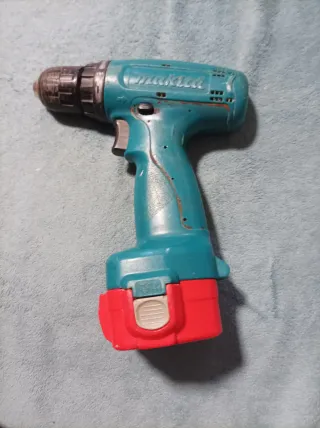 Cargador Makita DC1414 T con 2 baterías