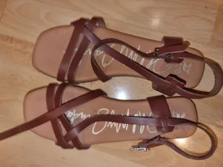 Sandalias marrones de tiras